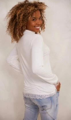 T-Shirt Basic Sous Pull Blanc Cassé -Vêtements Soldes 2024 facetune 16 11 2023 12 51 06