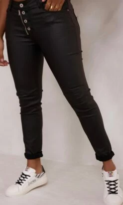 Pantalon Meryl Huilé Noir -Vêtements Soldes 2024 facetune 16 11 2023 14 44 48