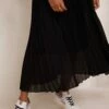 Jupe Plissée Nahla Noir -Vêtements Soldes 2024 facetune 16 11 2023 19 42 59