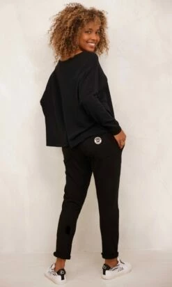 T-Shirt Oscar Court ML Oversize Noir Karma -Vêtements Soldes 2024 facetune 16 11 2023 20 30 08