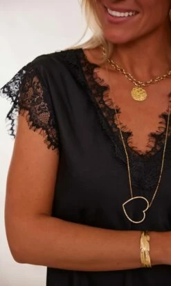 Petite Robe Mae MC Noir 11 Petite Robe Mae MC Noir -Vêtements Soldes 2024 facetune 17 01 2024 16 19 09