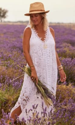 Robe Shannah Dentelle Blanc -Vêtements Soldes 2024 facetune 17 07 2023 14 19 21