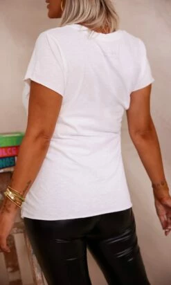 T-Shirt Magda Blanc Love Noir 11 T-Shirt Magda Blanc Love Noir -Vêtements Soldes 2024 facetune 17 08 2023 10 35 16