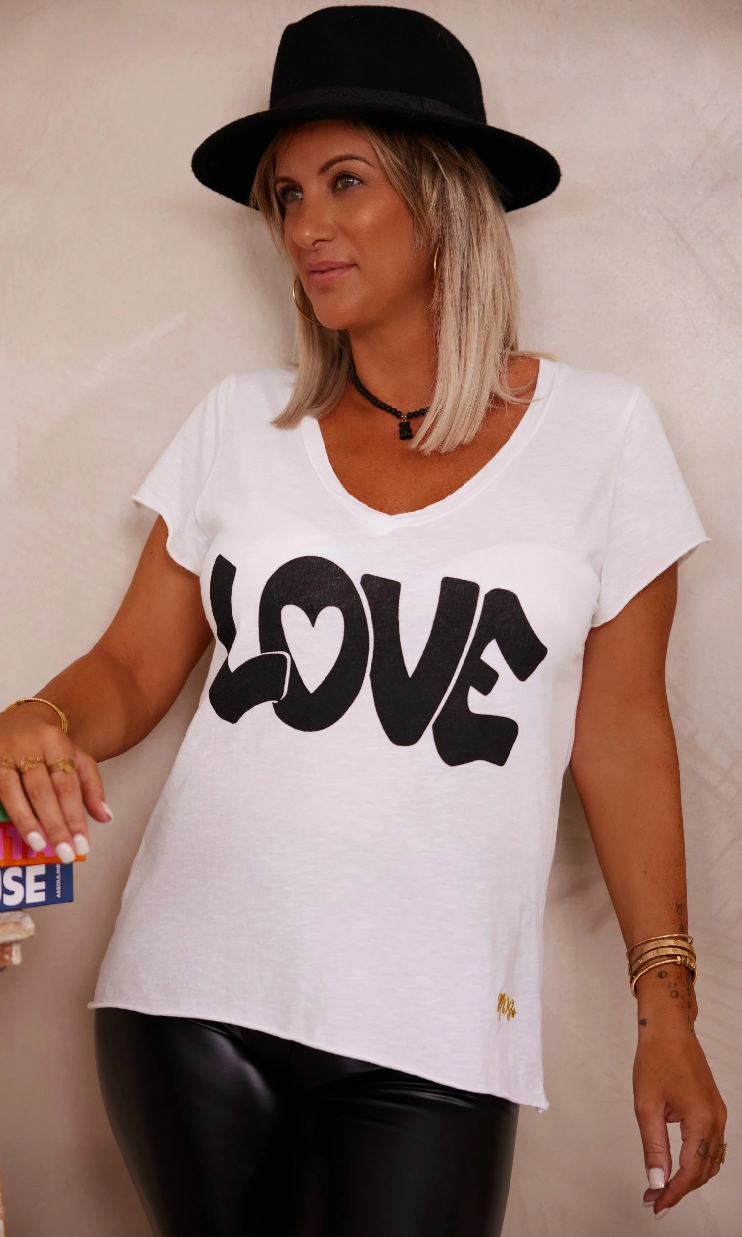 T-Shirt Magda Blanc Love Noir 4 T-Shirt Magda Blanc Love Noir – Image 2
