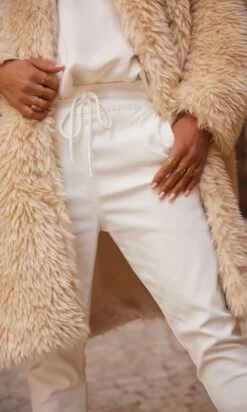 Pantalon Zayn Huilé Blanc -Vêtements Soldes 2024 facetune 17 10 2023 09 07 20 1