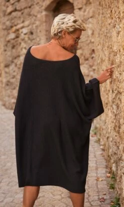 Petite Robe Pull Léon Oversize Noir -Vêtements Soldes 2024 facetune 17 10 2023 10 39 30