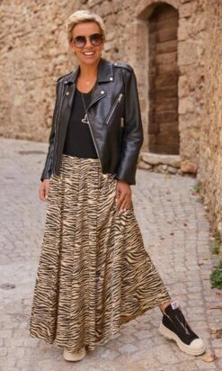 Jupon Ayron Satin Camel Zèbre -Vêtements Soldes 2024 facetune 17 10 2023 11 28 34