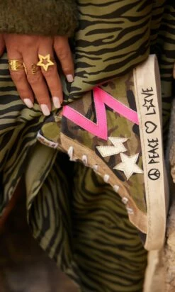 Pull Andres Kaki Star Smile Doré 14 Pull Andres Kaki Star Smile Doré -Vêtements Soldes 2024 facetune 17 10 2023 11 30 11 1