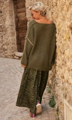 Pull Andres Kaki Star Smile Doré 15 Pull Andres Kaki Star Smile Doré -Vêtements Soldes 2024 facetune 17 10 2023 11 46 36 1