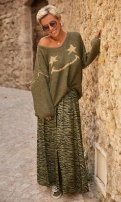 Pull Andres Kaki Star Smile Doré 11 Pull Andres Kaki Star Smile Doré -Vêtements Soldes 2024 facetune 17 10 2023 11 51 34 2