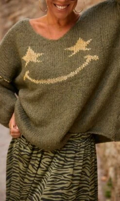 Pull Andres Kaki Star Smile Doré 13 Pull Andres Kaki Star Smile Doré -Vêtements Soldes 2024 facetune 17 10 2023 11 53 10 1 2