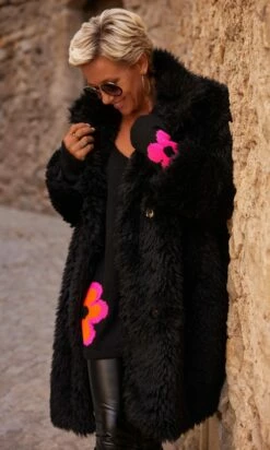 Pull Rayco Oversize Noir Flowers -Vêtements Soldes 2024 facetune 17 10 2023 15 10 43 1