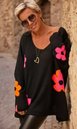 Pull Rayco Oversize Noir Flowers -Vêtements Soldes 2024 facetune 17 10 2023 15 14 47