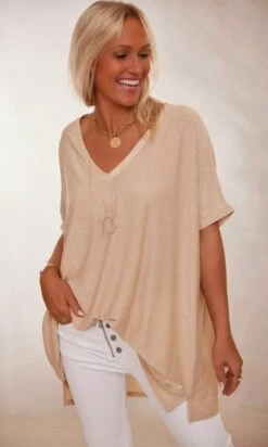 T-Shirt Iloé Oversize Doré Irisé -Vêtements Soldes 2024 facetune 18 01 2024 09 08 23