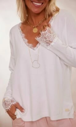 Pull Artus Blanc -Vêtements Soldes 2024 facetune 18 01 2024 09 24 32