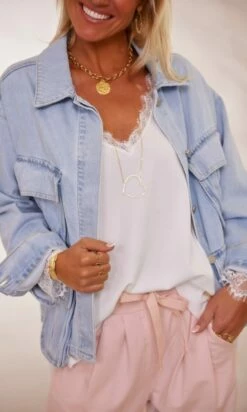 Pull Artus Blanc -Vêtements Soldes 2024 facetune 18 01 2024 09 58 17 2