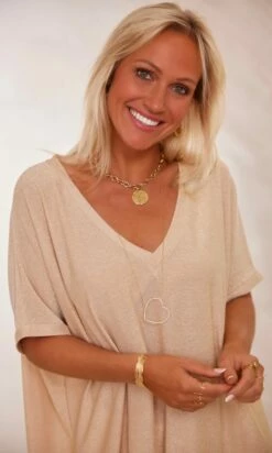 T-Shirt Iloé Oversize Doré Irisé -Vêtements Soldes 2024 facetune 18 01 2024 10 20 22