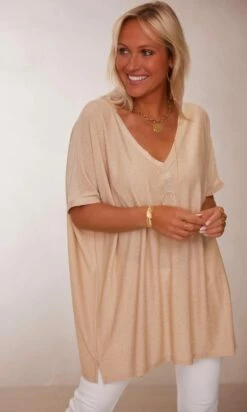 T-Shirt Iloé Oversize Doré Irisé -Vêtements Soldes 2024 facetune 18 01 2024 10 24 04