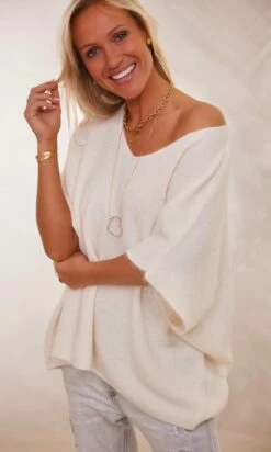 Pull Giuliano MC Oversize Blanc Cassé -Vêtements Soldes 2024 facetune 18 01 2024 14 57 57