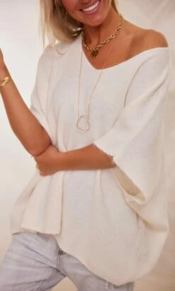 Pull Giuliano MC Oversize Blanc Cassé -Vêtements Soldes 2024 facetune 18 01 2024 15 00 58