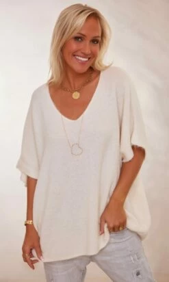 Pull Giuliano MC Oversize Blanc Cassé -Vêtements Soldes 2024 facetune 18 01 2024 15 23 57