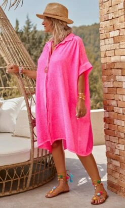 Petite Robe Chemise Sherine Oversize Rose Fluo -Vêtements Soldes 2024 facetune 18 07 2023 12 17 34