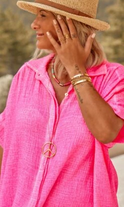 Petite Robe Chemise Sherine Oversize Rose Fluo -Vêtements Soldes 2024 facetune 18 07 2023 12 24 56