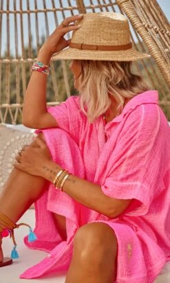 Petite Robe Chemise Sherine Oversize Rose Fluo -Vêtements Soldes 2024 facetune 18 07 2023 12 51 47