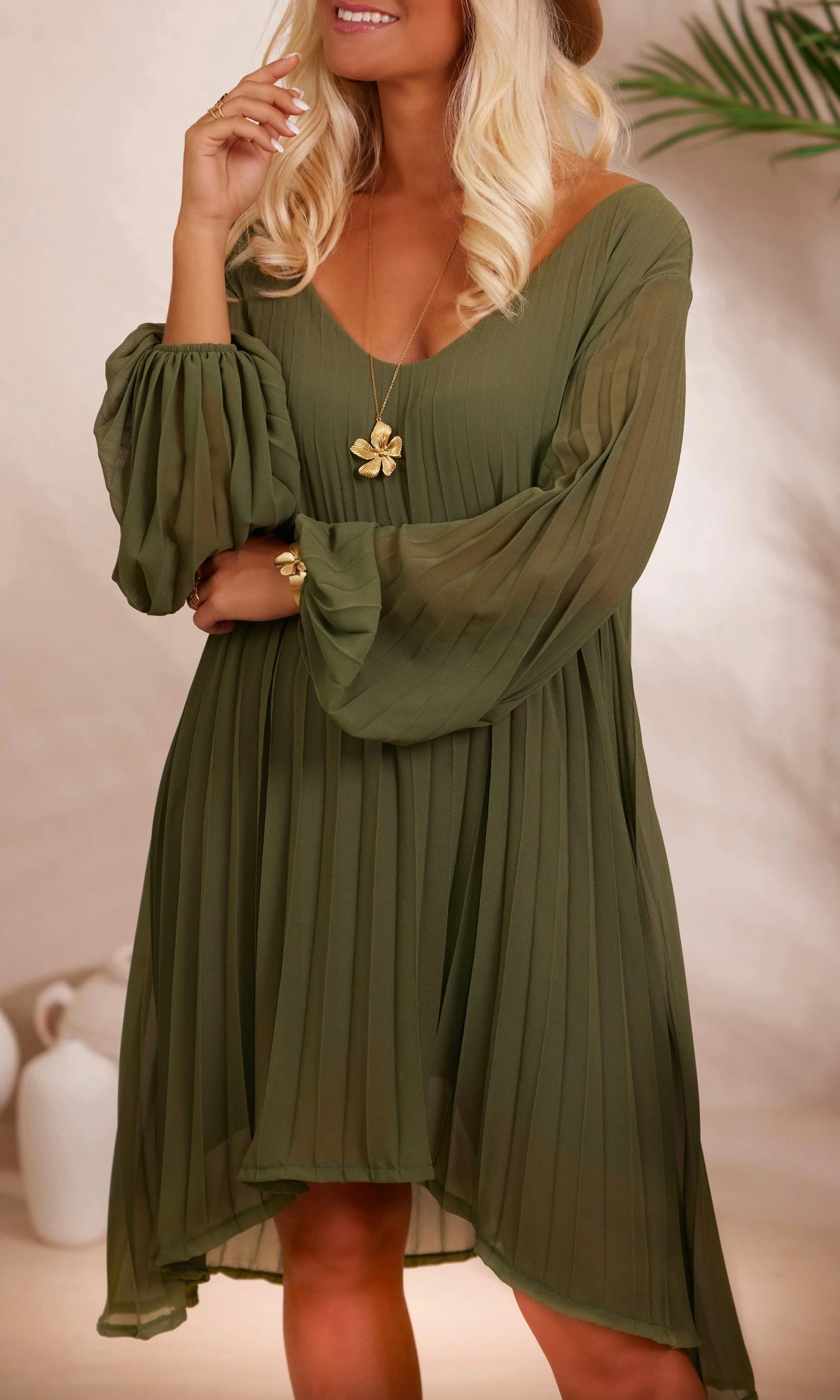 Petite Robe Nuria Plissée Kaki 7 Petite Robe Nuria Plissée Kaki – Image 5