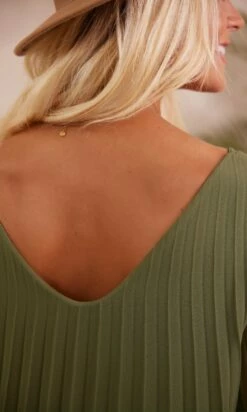 Petite Robe Nuria Plissée Kaki 14 Petite Robe Nuria Plissée Kaki -Vêtements Soldes 2024 facetune 18 08 2023 10 58 50