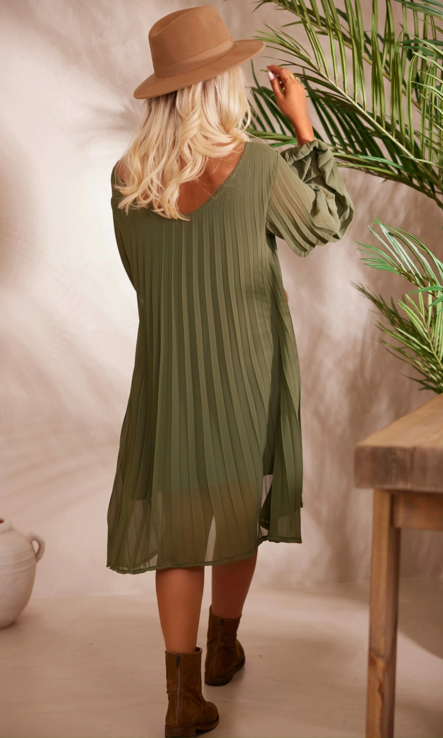 Petite Robe Nuria Plissée Kaki 9 Petite Robe Nuria Plissée Kaki – Image 7