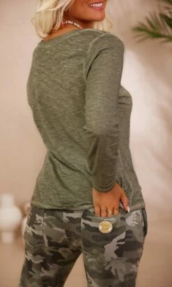 T-Shirt Magda ML Kaki Heart Joy Rose Fluo -Vêtements Soldes 2024 facetune 18 08 2023 16 47 25