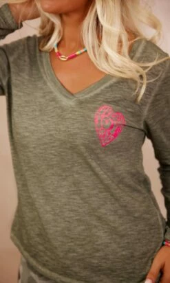 T-Shirt Magda ML Kaki Heart Joy Rose Fluo -Vêtements Soldes 2024 facetune 18 08 2023 16 55 55