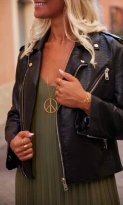 Robe Nuria Plissée Kaki 15 Robe Nuria Plissée Kaki -Vêtements Soldes 2024 facetune 18 09 2023 10 57 08