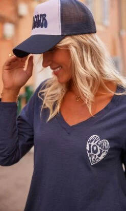 T-Shirt Magda ML Bleu Marine Heart Joy Blanc -Vêtements Soldes 2024 facetune 18 09 2023 11 09 18