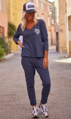 T-Shirt Magda ML Bleu Marine Heart Joy Blanc -Vêtements Soldes 2024 facetune 18 09 2023 11 09 28