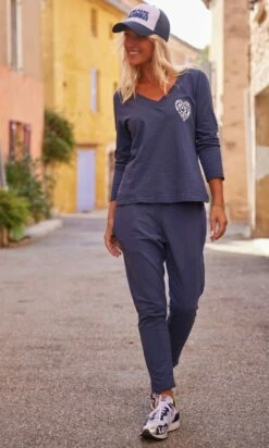 T-Shirt Magda ML Bleu Marine Heart Joy Blanc -Vêtements Soldes 2024 facetune 18 09 2023 11 09 32