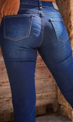 Jean's Connor Brut -Vêtements Soldes 2024 facetune 18 09 2023 12 05 57