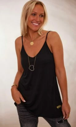 Fond De Tunique Noir -Vêtements Soldes 2024 facetune 19 01 2024 09 53 04