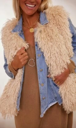 Petite Robe Pull Alcinda Oversize Camel -Vêtements Soldes 2024 facetune 19 01 2024 11 15 46