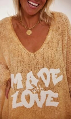 Pull Zack Oversize Camel Made With Love -Vêtements Soldes 2024 facetune 19 01 2024 11 30 34