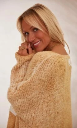 Pull Zack Oversize Camel Made With Love -Vêtements Soldes 2024 facetune 19 01 2024 11 39 25