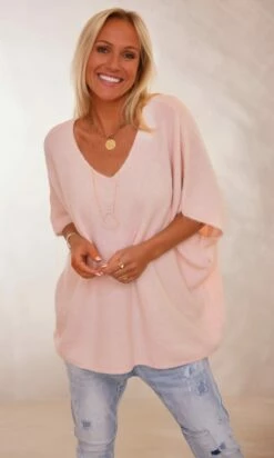 Pull Giuliano MC Oversize Rose Clair 10 Pull Giuliano MC Oversize Rose Clair -Vêtements Soldes 2024 facetune 19 01 2024 12 56 24