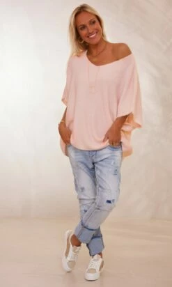 Pull Giuliano MC Oversize Rose Clair 13 Pull Giuliano MC Oversize Rose Clair -Vêtements Soldes 2024 facetune 19 01 2024 14 06 08