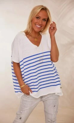 Pull Yann MC Oversize Blanc Marinière Bleu Electrique -Vêtements Soldes 2024 facetune 19 01 2024 14 25 24