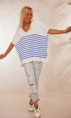 Pull Yann MC Oversize Blanc Marinière Bleu Electrique -Vêtements Soldes 2024 facetune 19 01 2024 14 47 19