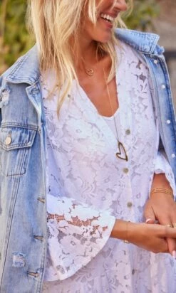 Robe Garance Dentelle Blanc 12 Robe Garance Dentelle Blanc -Vêtements Soldes 2024 facetune 19 09 2023 09 24 07