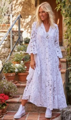 Robe Garance Dentelle Blanc 10 Robe Garance Dentelle Blanc -Vêtements Soldes 2024 facetune 19 09 2023 09 29 27