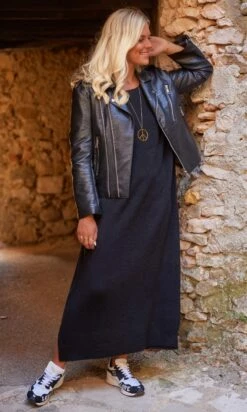 Robe Pull Anna Noir 12 Robe Pull Anna Noir -Vêtements Soldes 2024 facetune 19 09 2023 11 06 15