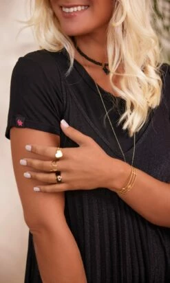 Robe Marlia Noir Irisé 13 Robe Marlia Noir Irisé -Vêtements Soldes 2024 facetune 19 09 2023 16 49 34 1